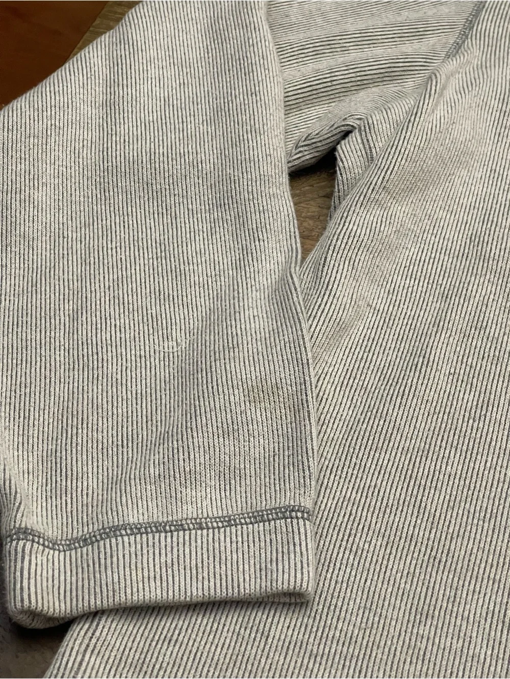 Tommy Bahama Relax long-sleeve knit sweatshirt/pullover